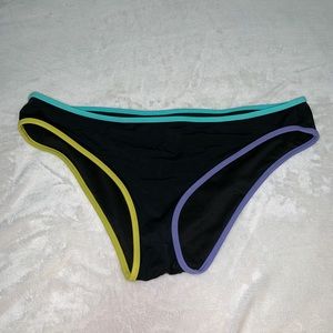 Hipster cut bikini bottoms